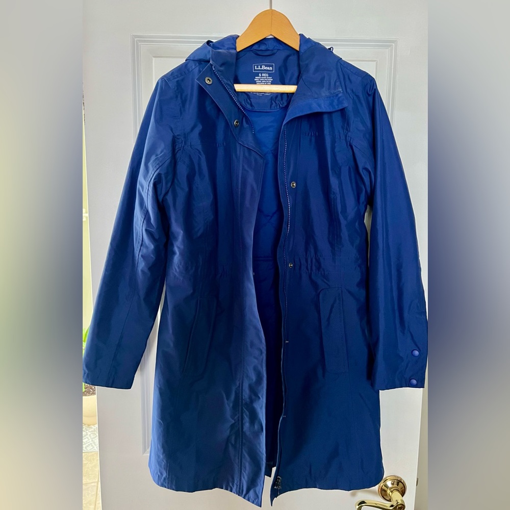 LL Bean Rain Coat w/ hood & zip out lining